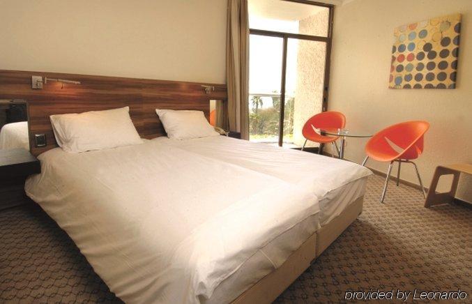 Leonardo Inn Hotel Dead Sea Én-Bokek Szoba fotó